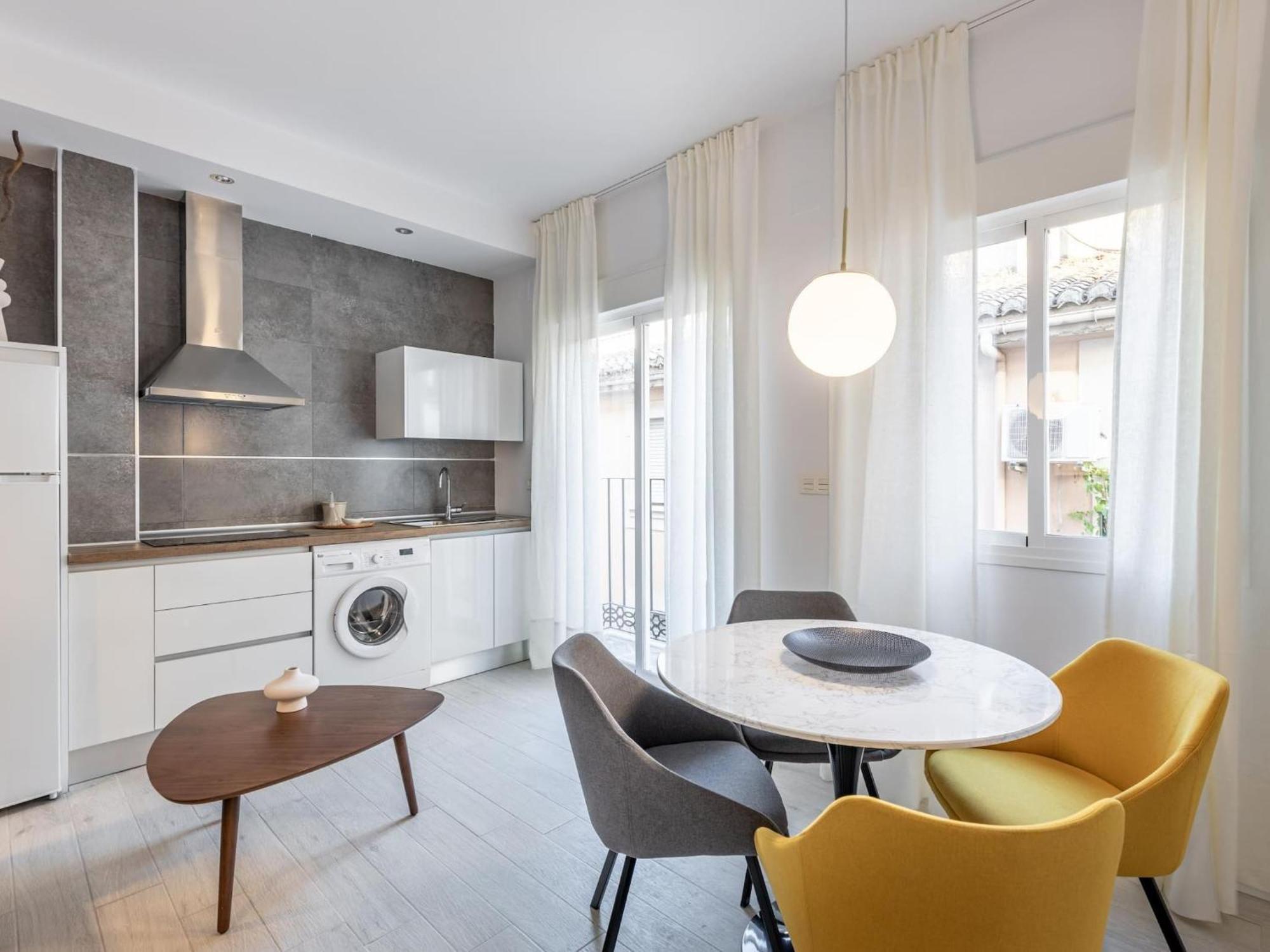 Central Stylish And Elegant 1 & 2 Bedroom Apartments III Granada Buitenkant foto